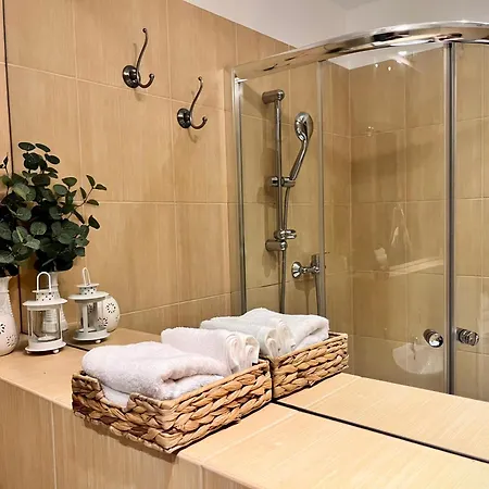 Cozy Railway Station * كراكوفيا